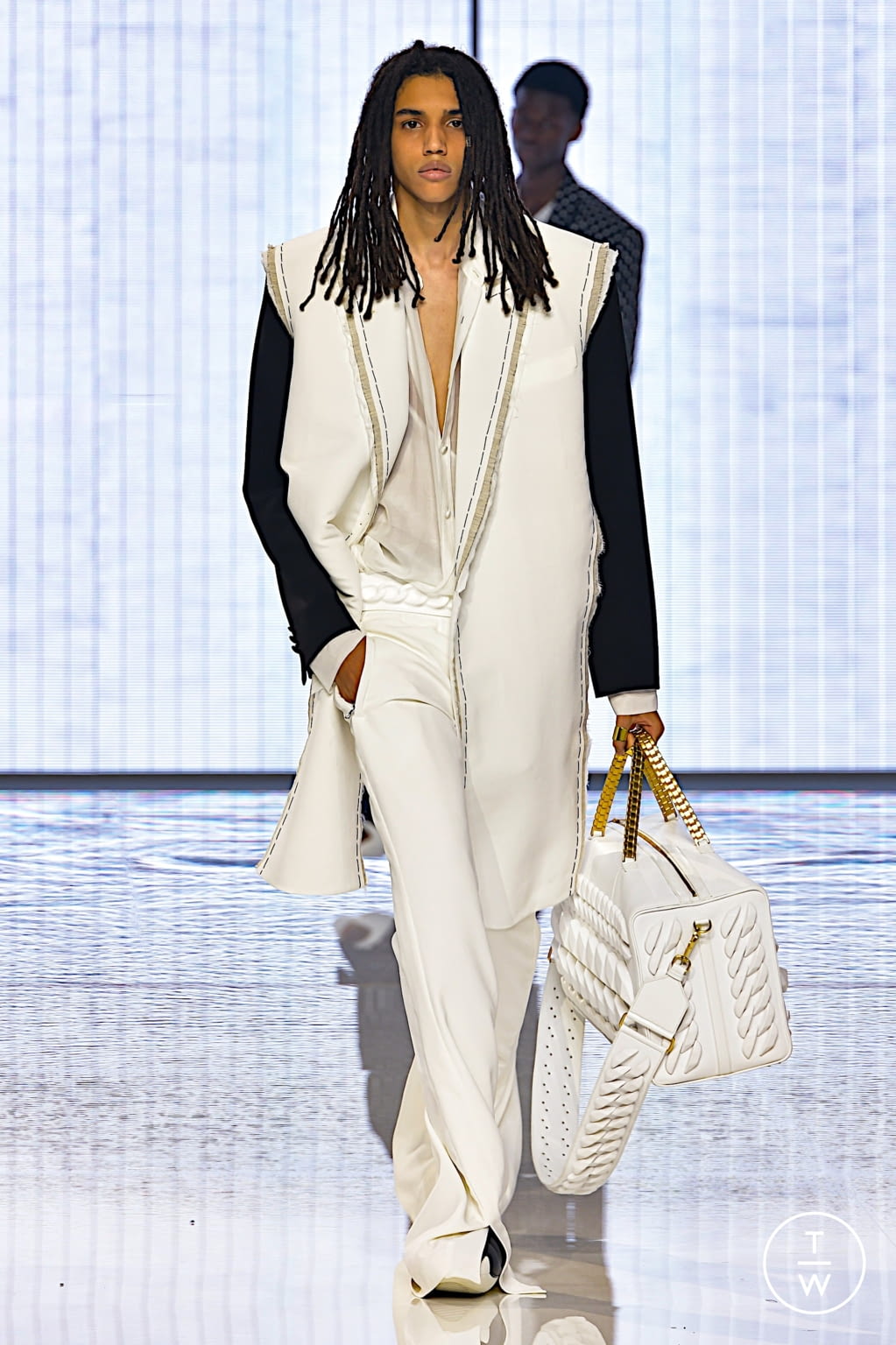 Fashion Week Paris Spring/Summer 2022 look 27 from the Balmain collection 女装