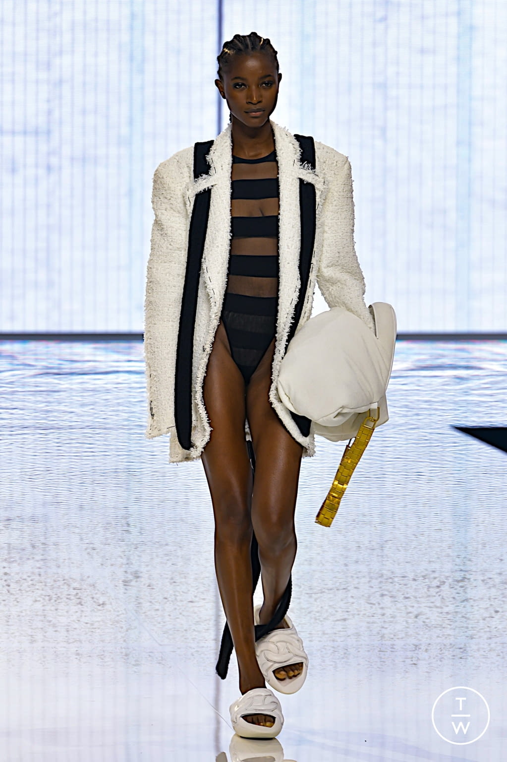 Fashion Week Paris Spring/Summer 2022 look 33 from the Balmain collection 女装