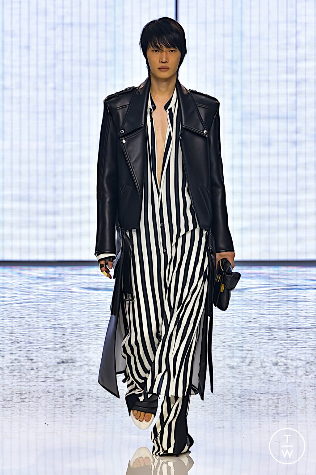 Fashion Week Paris Spring/Summer 2022 look 39 from the Balmain collection 女装