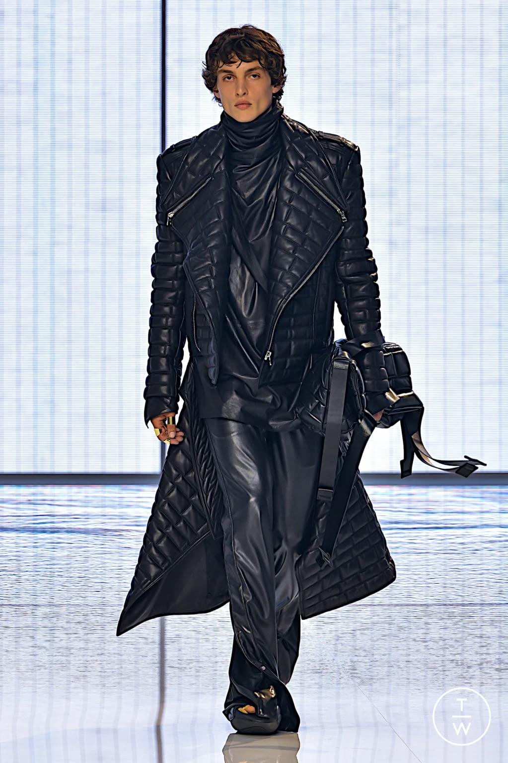 Fashion Week Paris Spring/Summer 2022 look 40 from the Balmain collection 女装