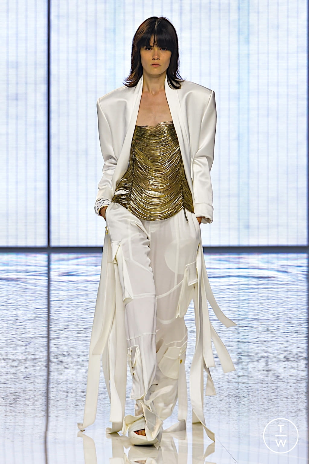 Fashion Week Paris Spring/Summer 2022 look 83 from the Balmain collection 女装