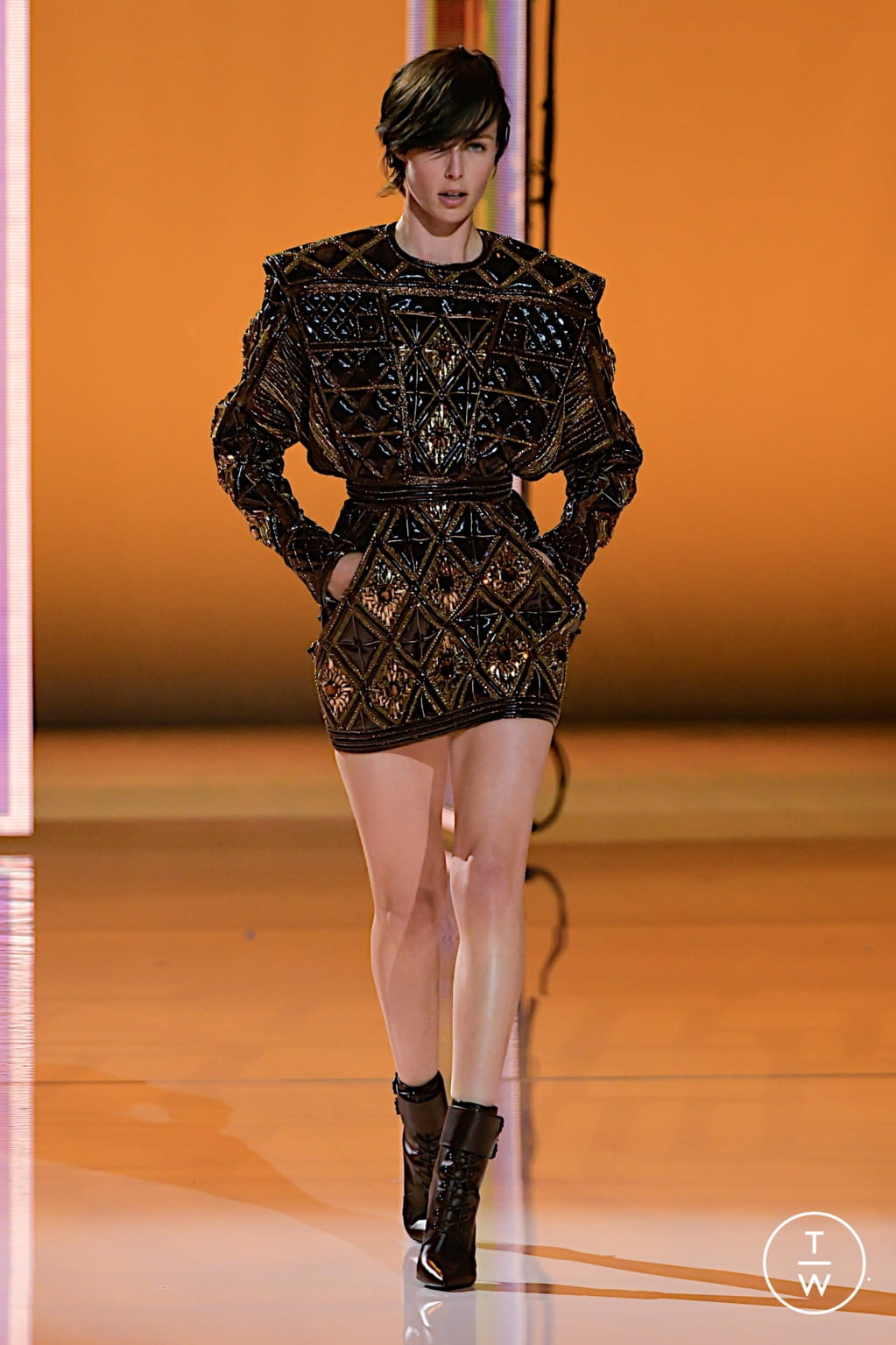 Fashion Week Paris Spring/Summer 2022 look 100 from the Balmain collection 女装