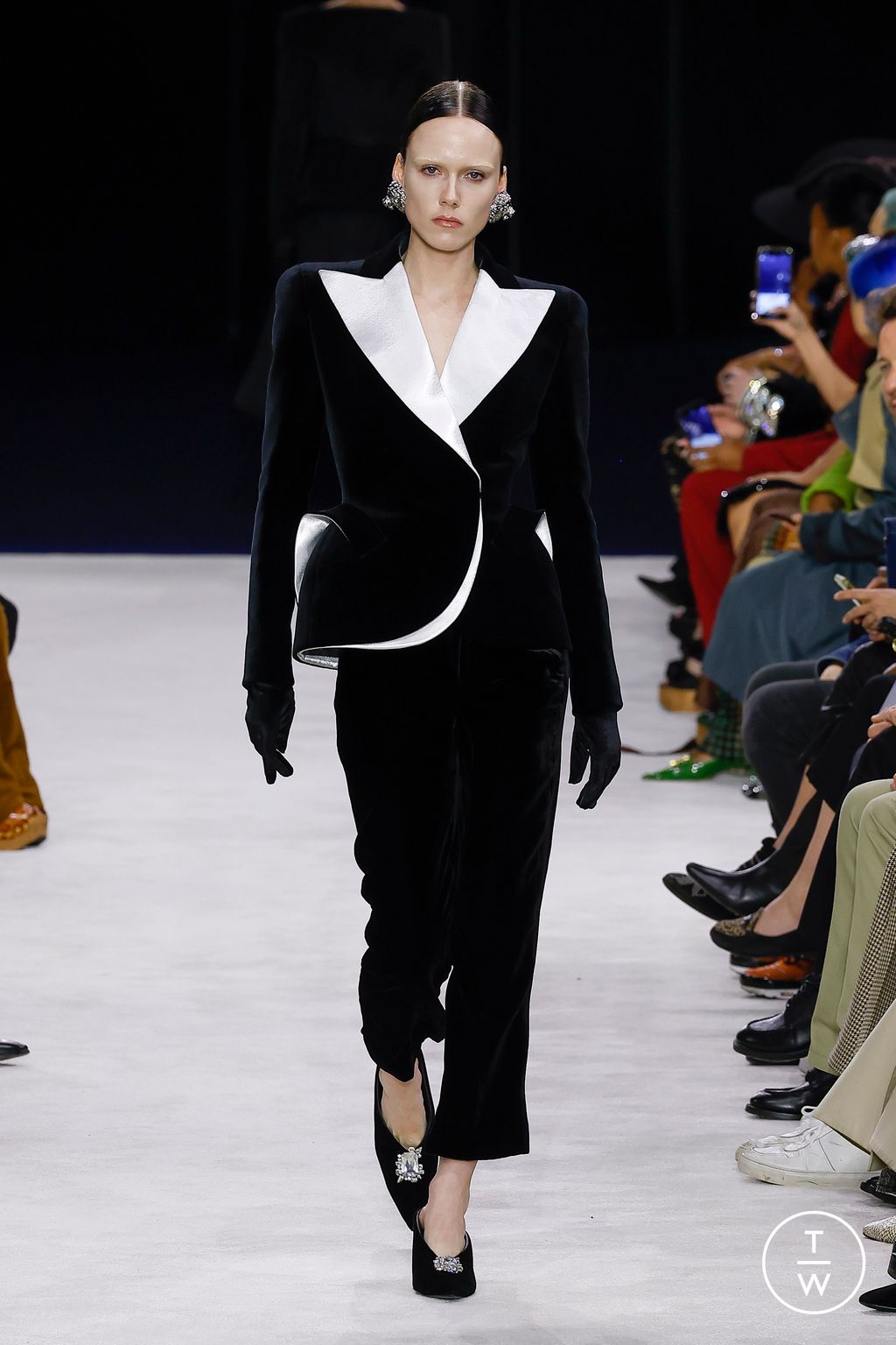 Fashion Week Paris Fall/Winter 2023 look 1 from the Balmain collection womenswear