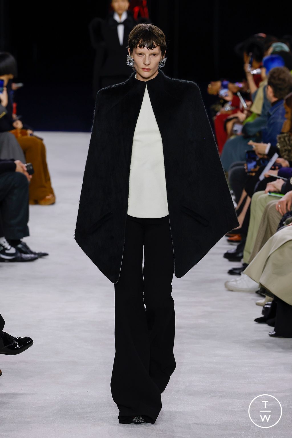 Fashion Week Paris Fall/Winter 2023 look 3 de la collection Balmain womenswear