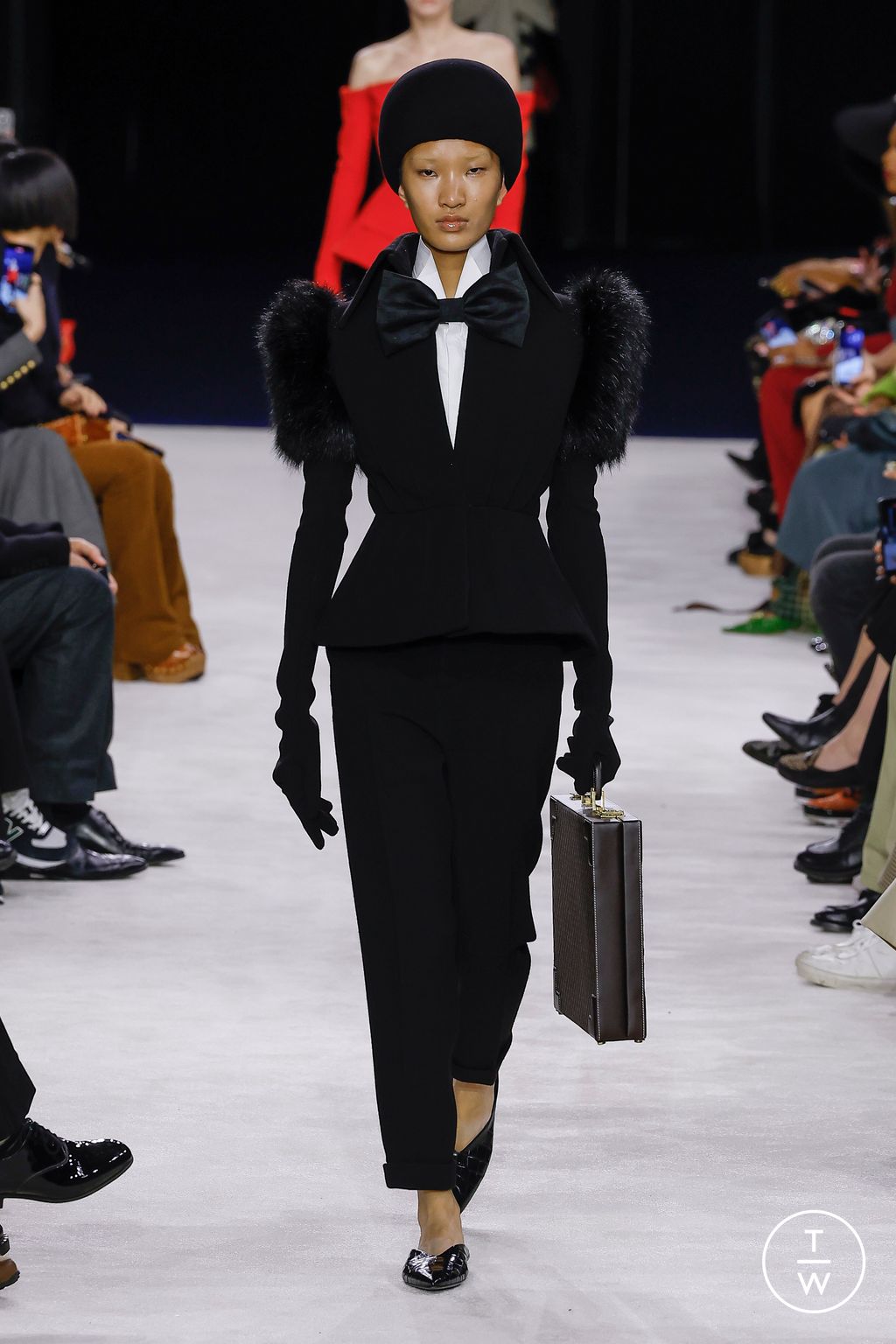 Fashion Week Paris Fall/Winter 2023 look 4 from the Balmain collection 女装