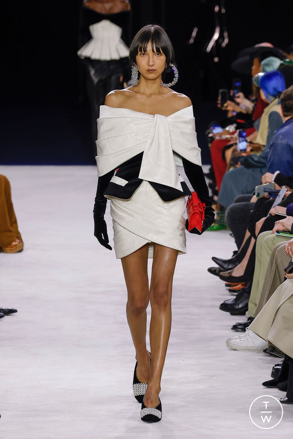 Fashion Week Paris Fall/Winter 2023 look 6 de la collection Balmain womenswear