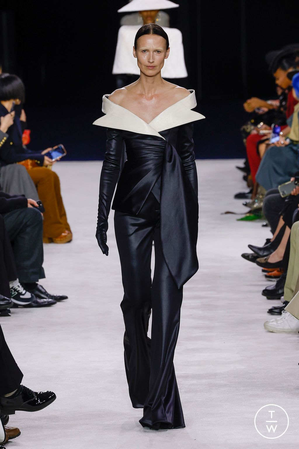 Fashion Week Paris Fall/Winter 2023 look 8 from the Balmain collection womenswear