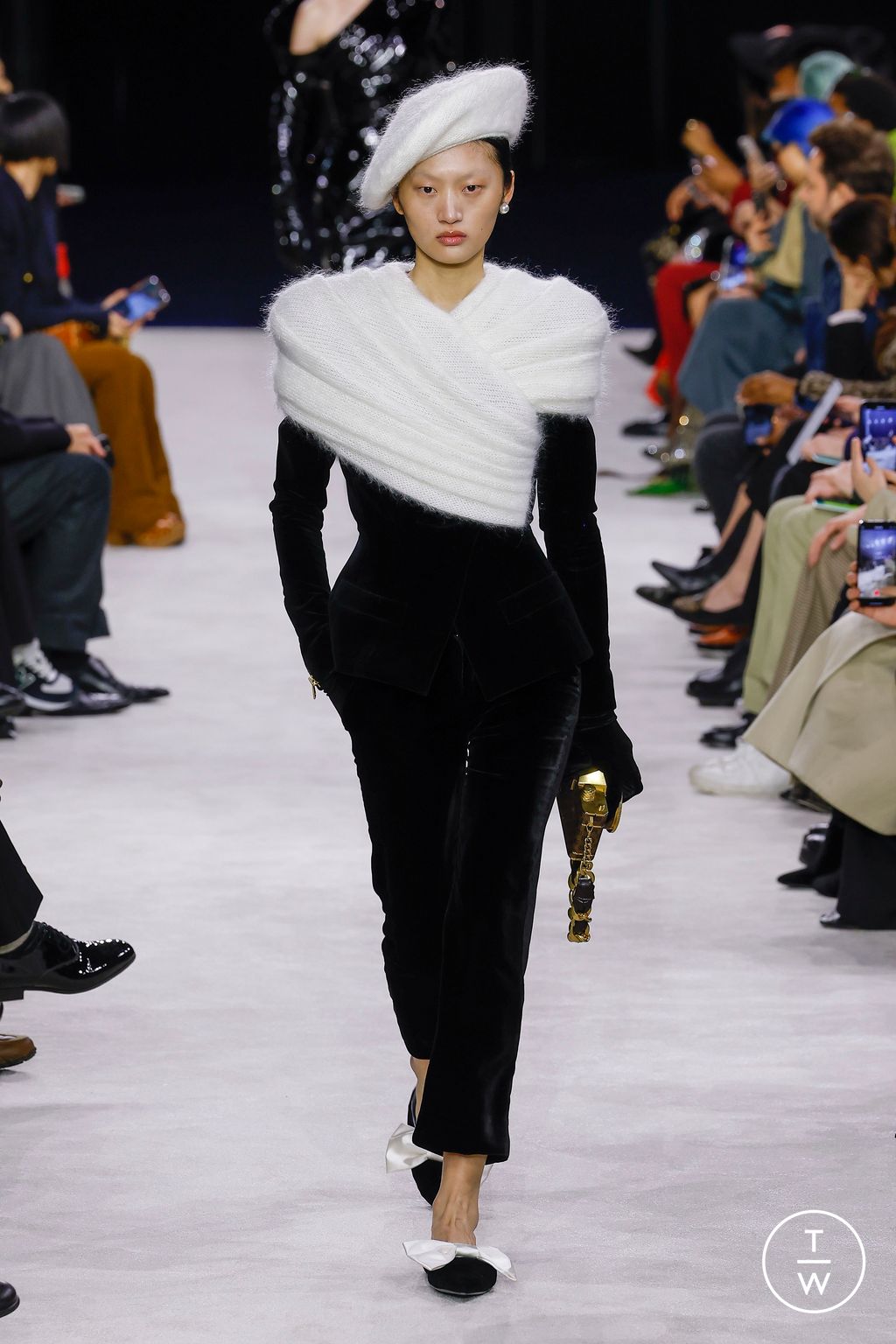 Fashion Week Paris Fall/Winter 2023 look 10 from the Balmain collection womenswear