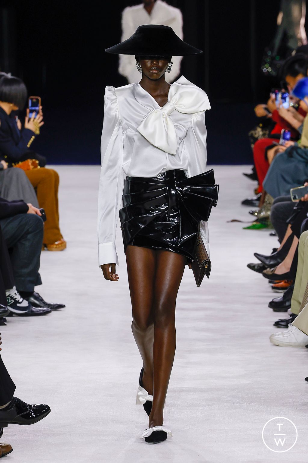 Fashion Week Paris Fall/Winter 2023 look 12 de la collection Balmain womenswear