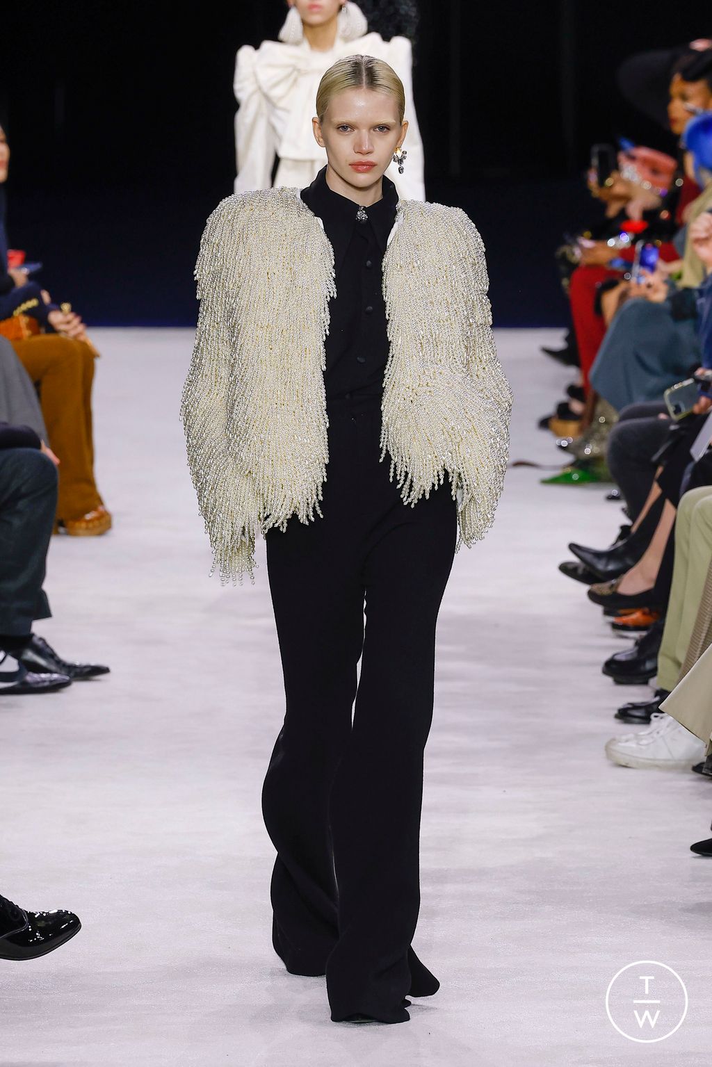 Fashion Week Paris Fall/Winter 2023 look 16 from the Balmain collection womenswear