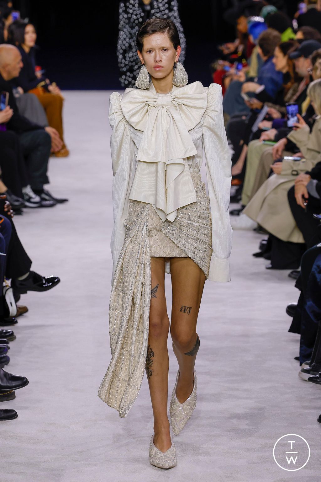 Fashion Week Paris Fall/Winter 2023 look 17 from the Balmain collection womenswear