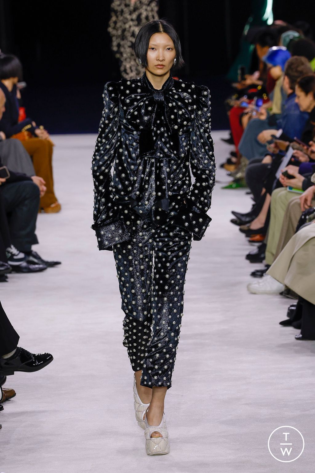 Fashion Week Paris Fall/Winter 2023 look 18 from the Balmain collection womenswear