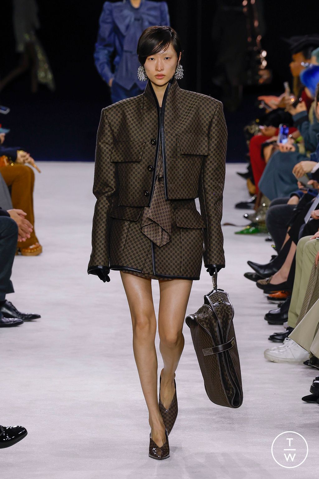 Fashion Week Paris Fall/Winter 2023 look 22 de la collection Balmain womenswear