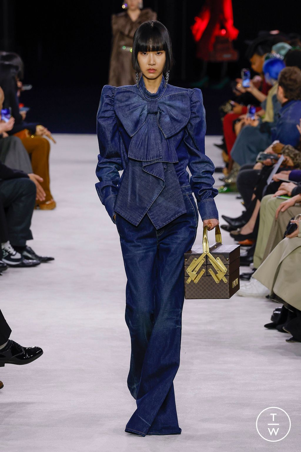 Fashion Week Paris Fall/Winter 2023 look 23 from the Balmain collection womenswear