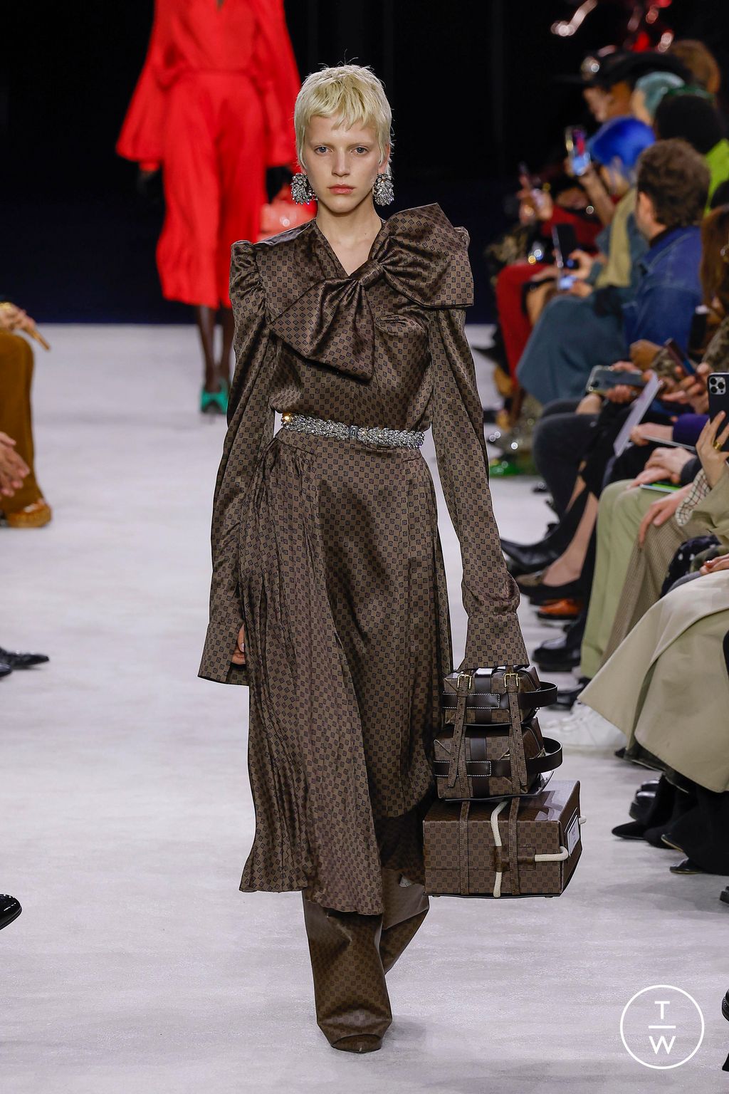 Fashion Week Paris Fall/Winter 2023 look 24 de la collection Balmain womenswear