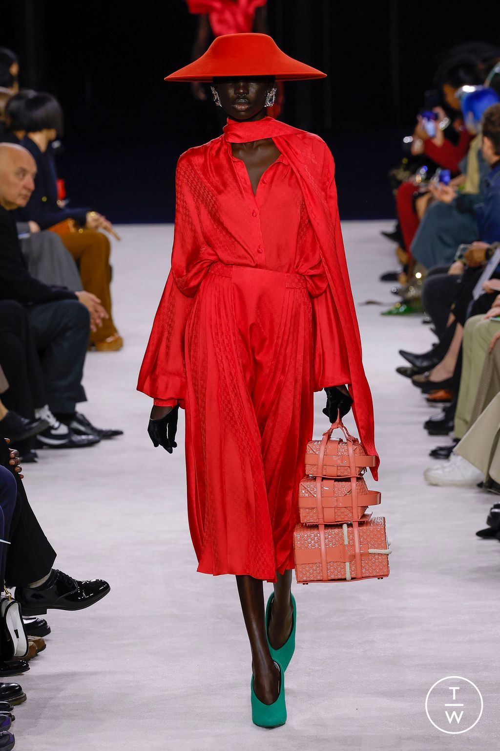 Fashion Week Paris Fall/Winter 2023 look 25 from the Balmain collection womenswear
