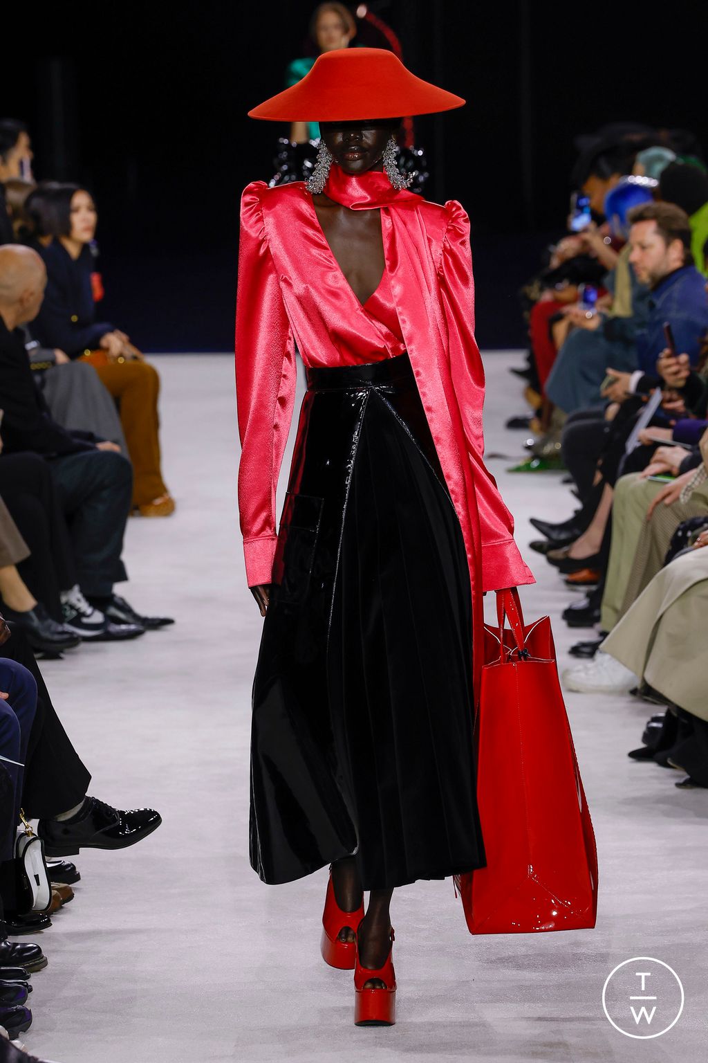 Fashion Week Paris Fall/Winter 2023 look 27 from the Balmain collection womenswear