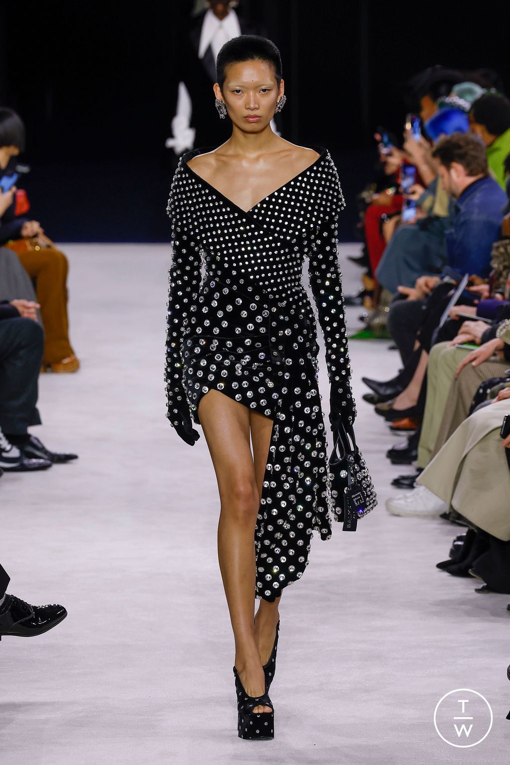 Fashion Week Paris Fall/Winter 2023 look 33 from the Balmain collection womenswear