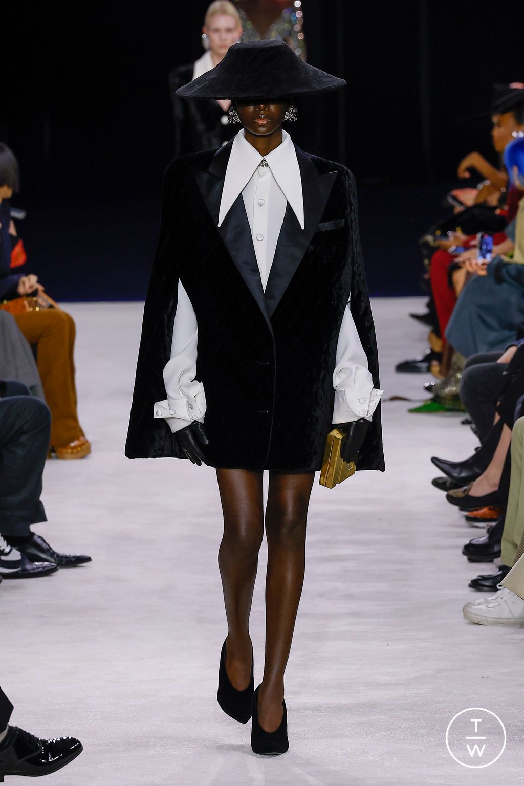 Fashion Week Paris Fall/Winter 2023 look 34 from the Balmain collection 女装