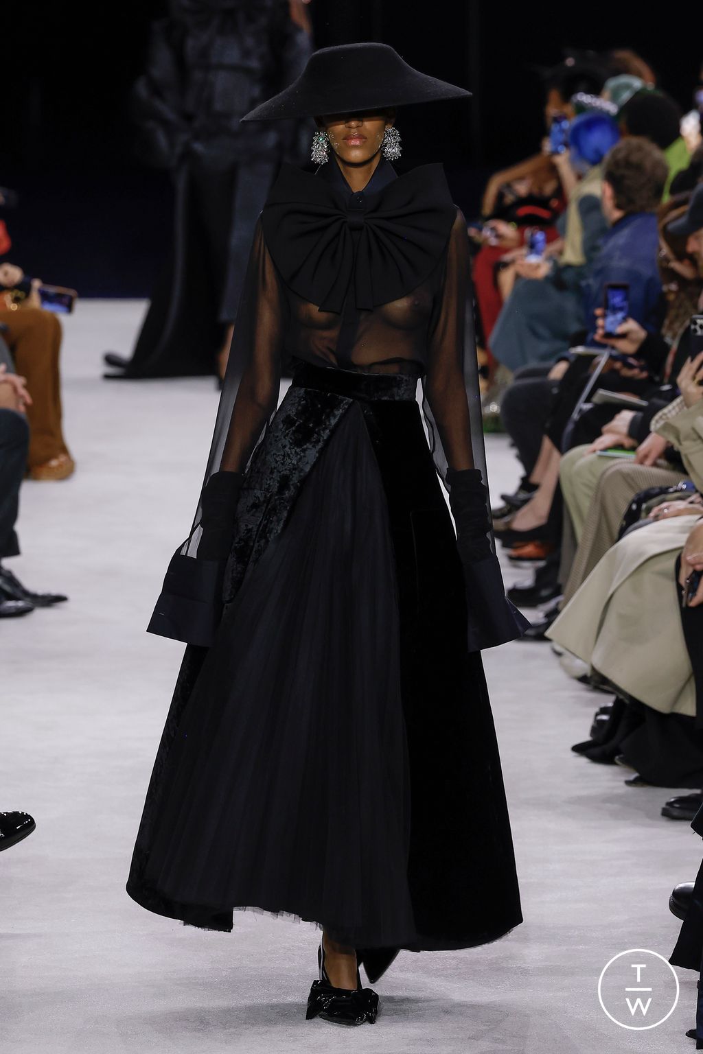 Fashion Week Paris Fall/Winter 2023 look 49 from the Balmain collection womenswear