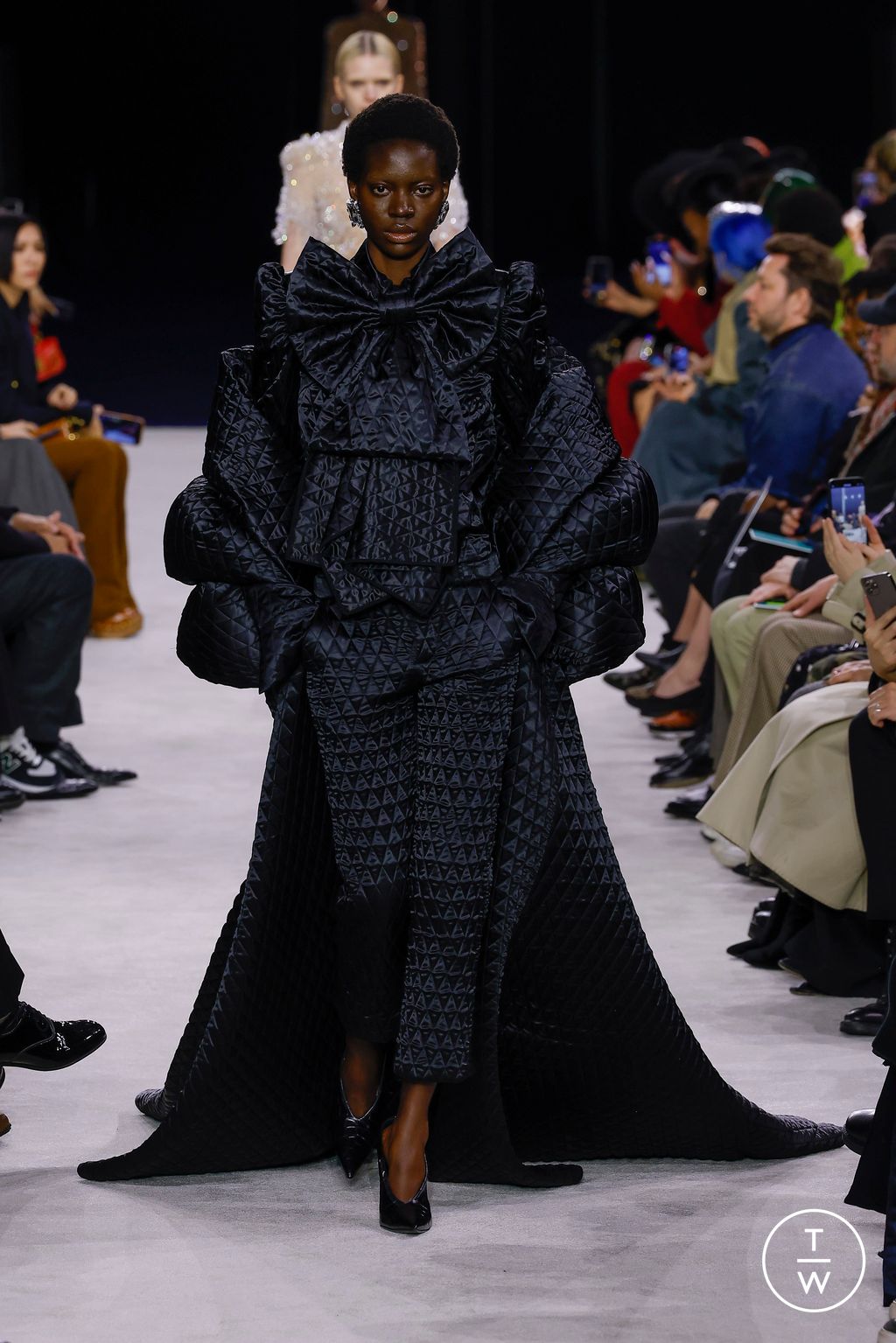 Fashion Week Paris Fall/Winter 2023 look 50 from the Balmain collection womenswear