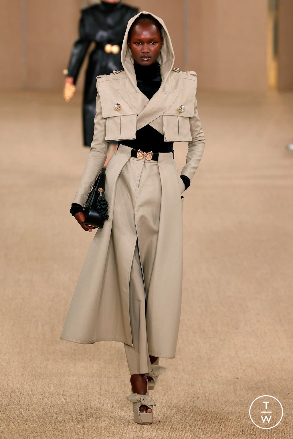 Fashion Week Paris Fall/Winter 2024 look 2 from the Balmain collection 女装
