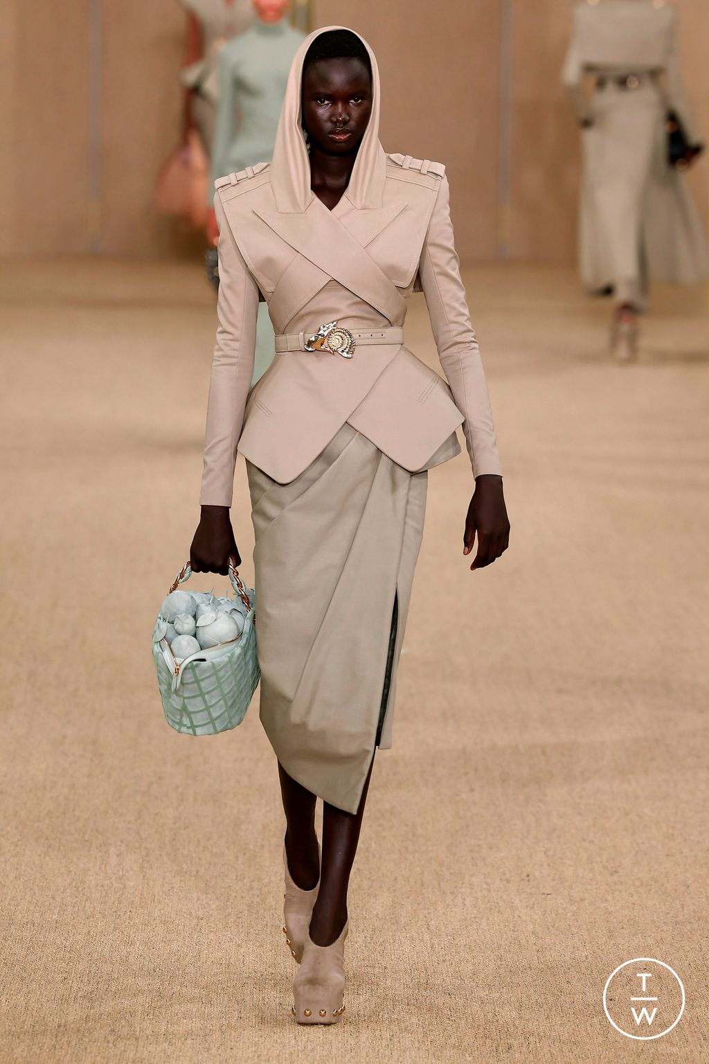 Fashion Week Paris Fall/Winter 2024 look 5 de la collection Balmain womenswear