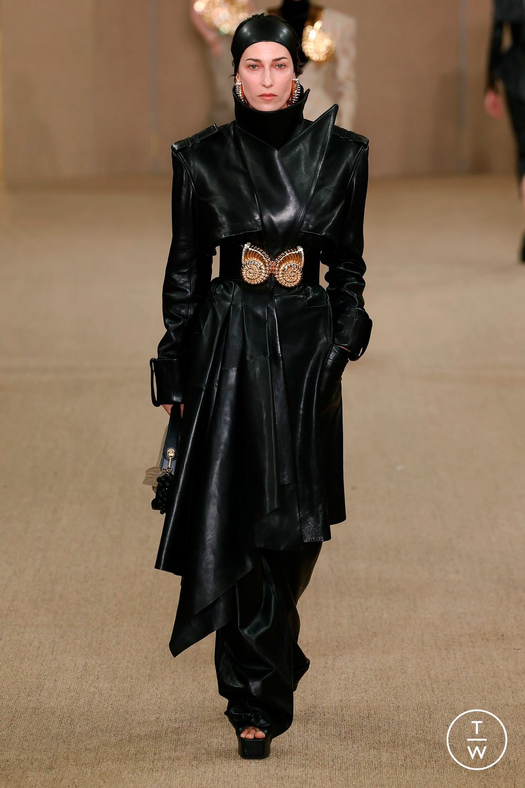 Fashion Week Paris Fall/Winter 2024 look 13 from the Balmain collection 女装