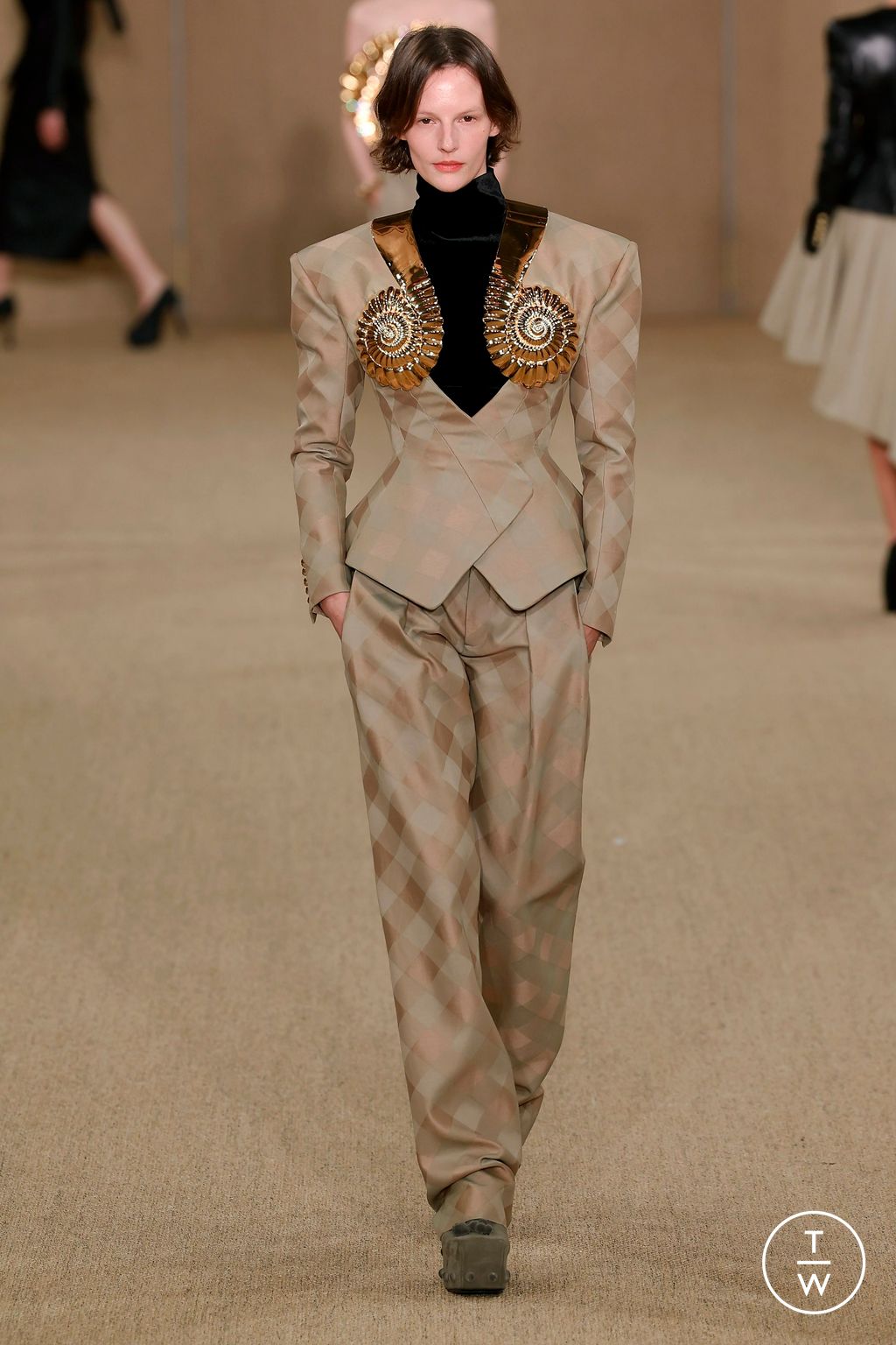 Fashion Week Paris Fall/Winter 2024 look 14 from the Balmain collection 女装