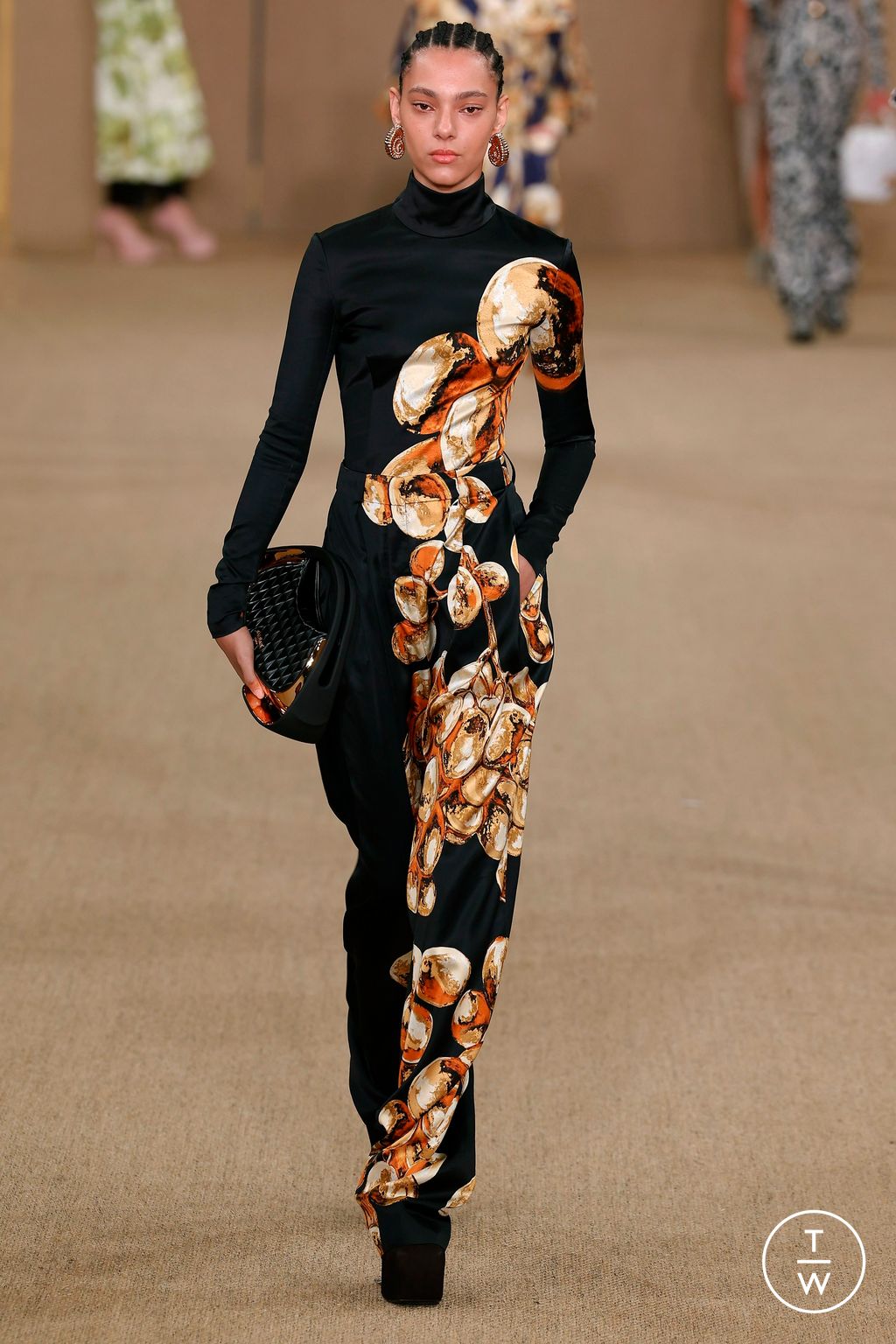Fashion Week Paris Fall/Winter 2024 look 33 from the Balmain collection 女装