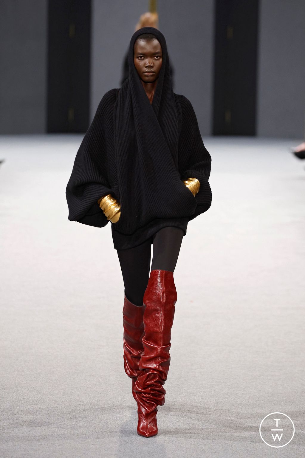 Fashion Week Paris Fall/Winter 2025 look 2 from the Balmain collection womenswear