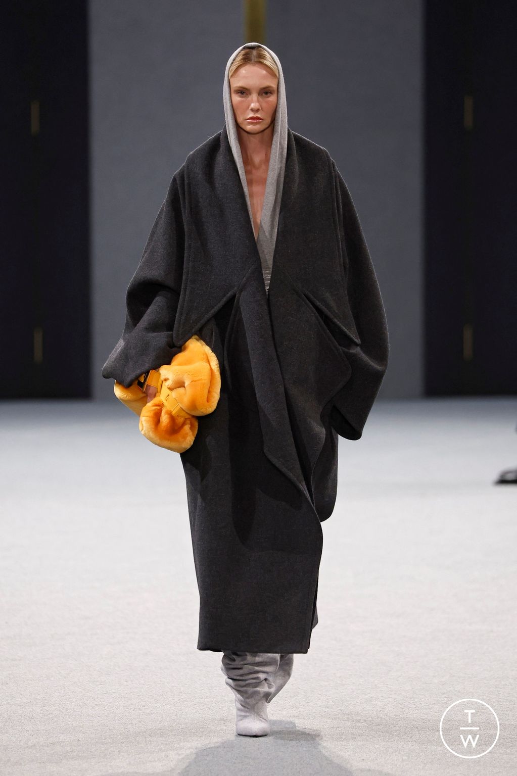 Fashion Week Paris Fall/Winter 2025 look 4 from the Balmain collection womenswear