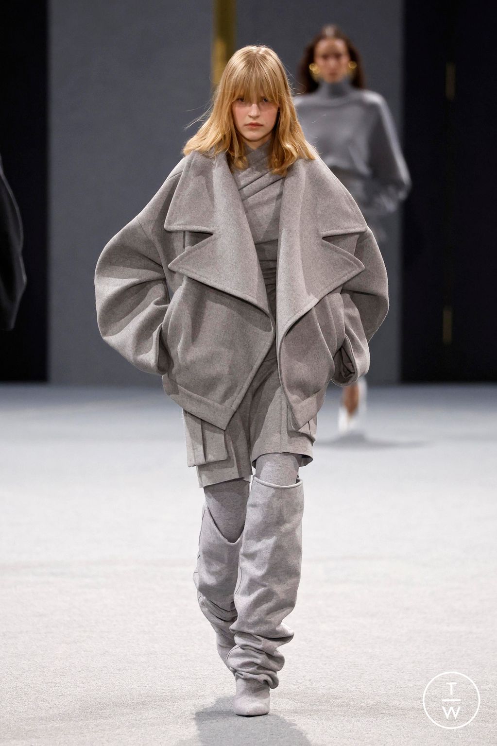 Fashion Week Paris Fall/Winter 2025 look 9 from the Balmain collection womenswear