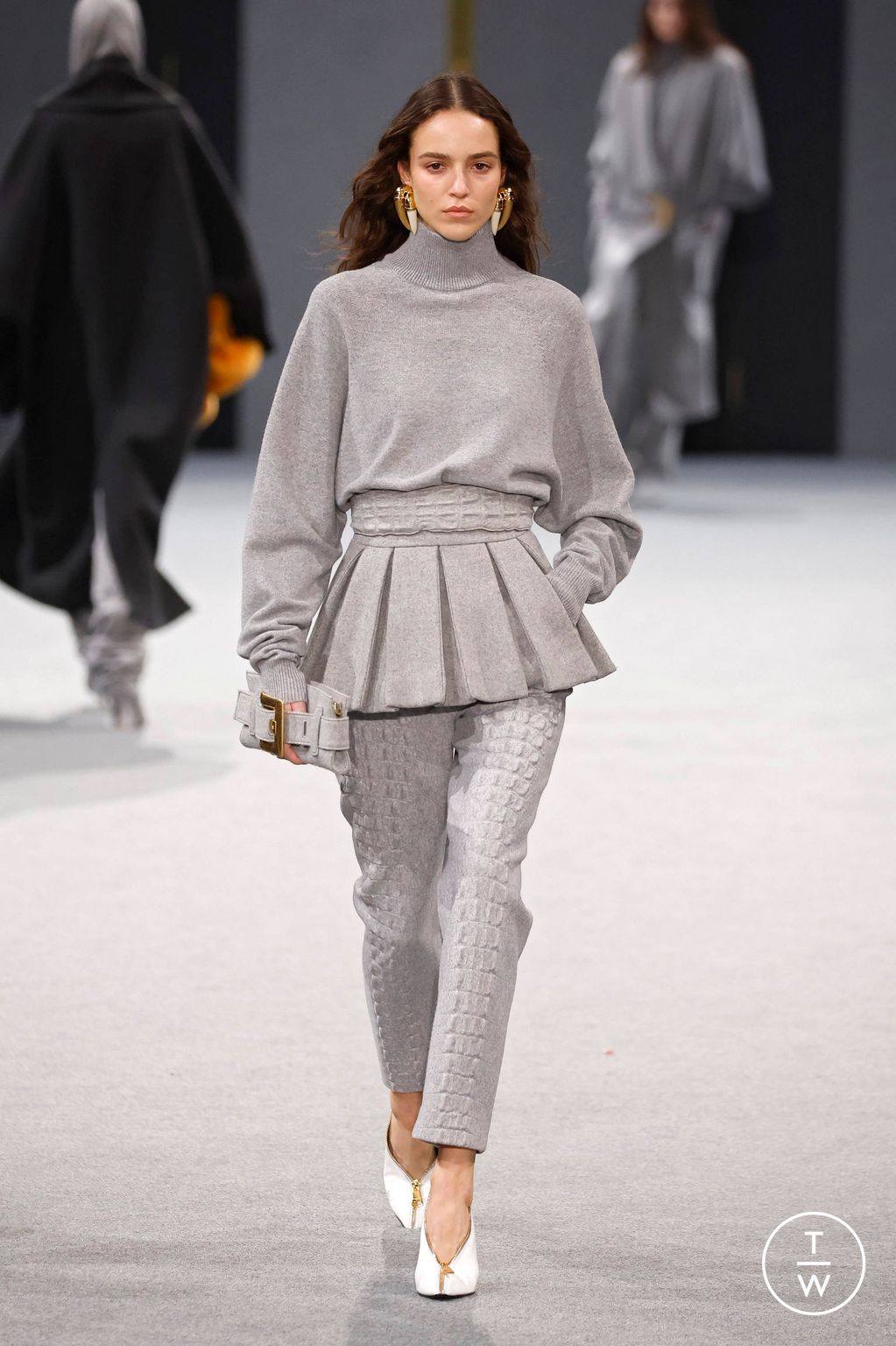 Fashion Week Paris Fall/Winter 2025 look 10 from the Balmain collection womenswear