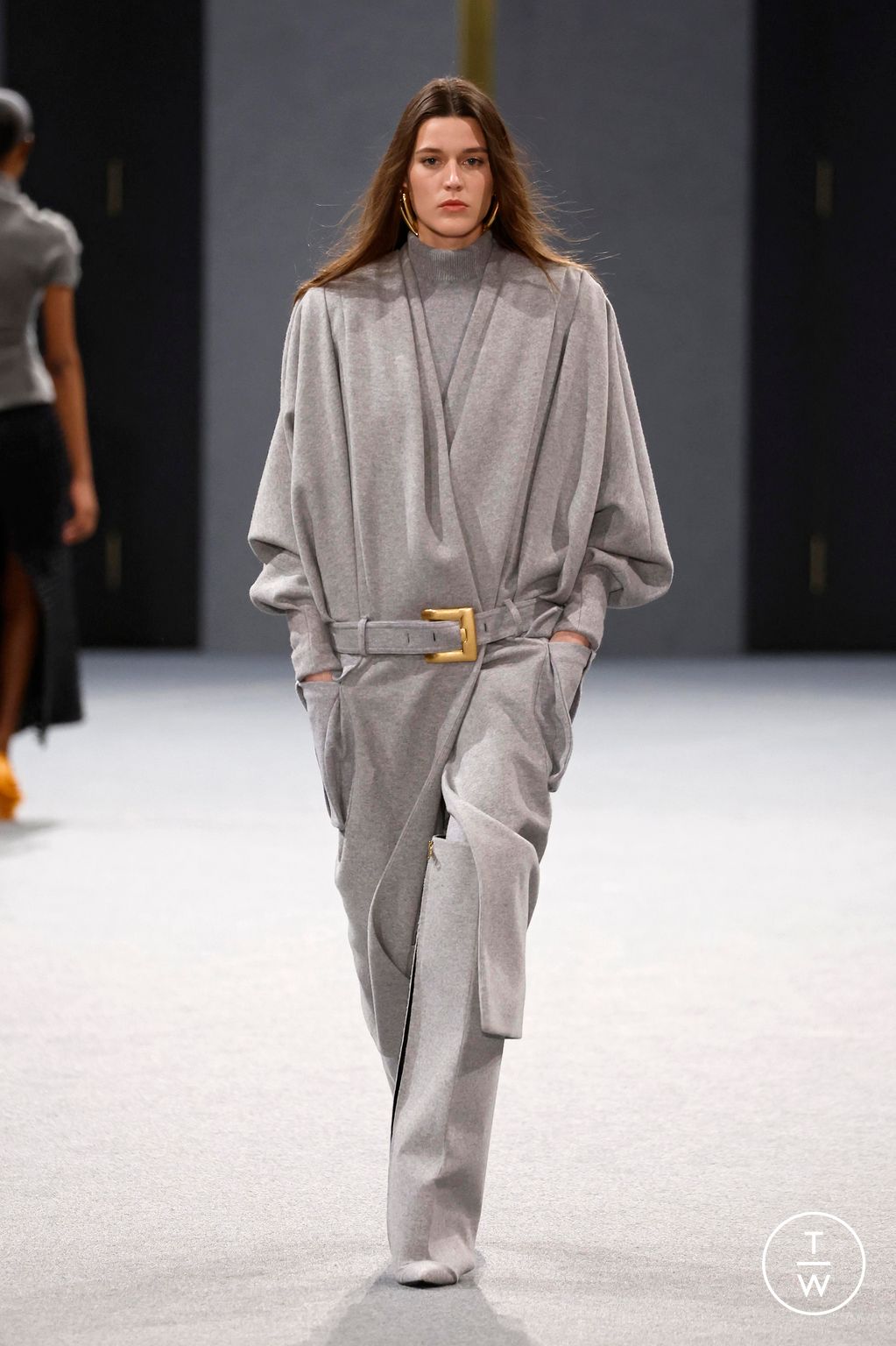 Fashion Week Paris Fall/Winter 2025 look 11 from the Balmain collection womenswear