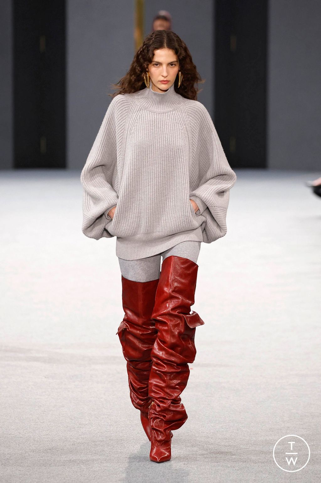 Fashion Week Paris Fall/Winter 2025 look 13 from the Balmain collection womenswear