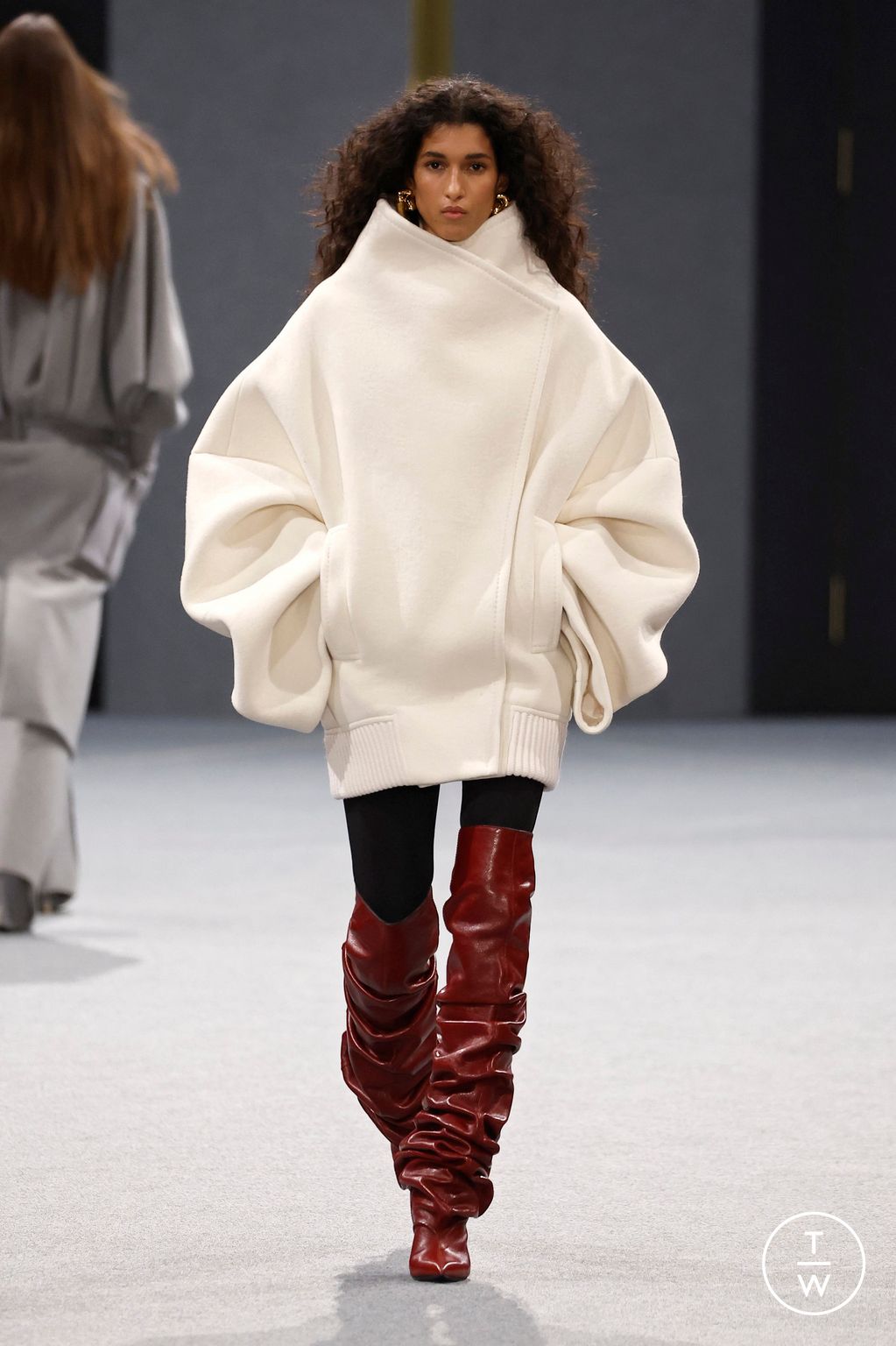 Fashion Week Paris Fall/Winter 2025 look 17 from the Balmain collection womenswear