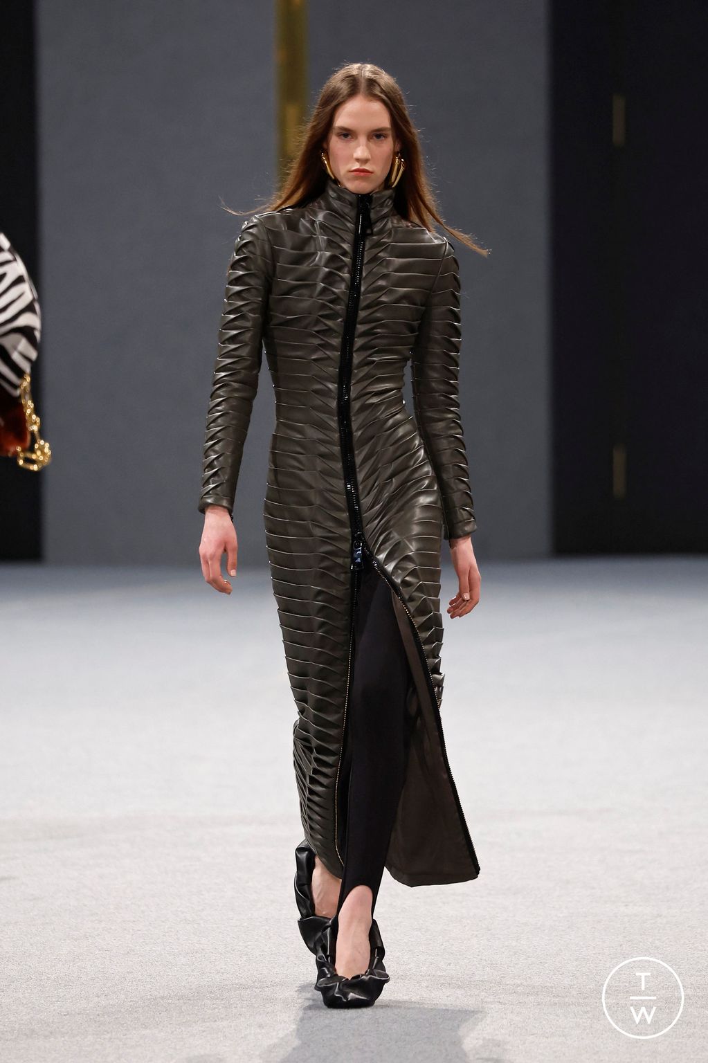 Fashion Week Paris Fall/Winter 2025 look 26 de la collection Balmain womenswear