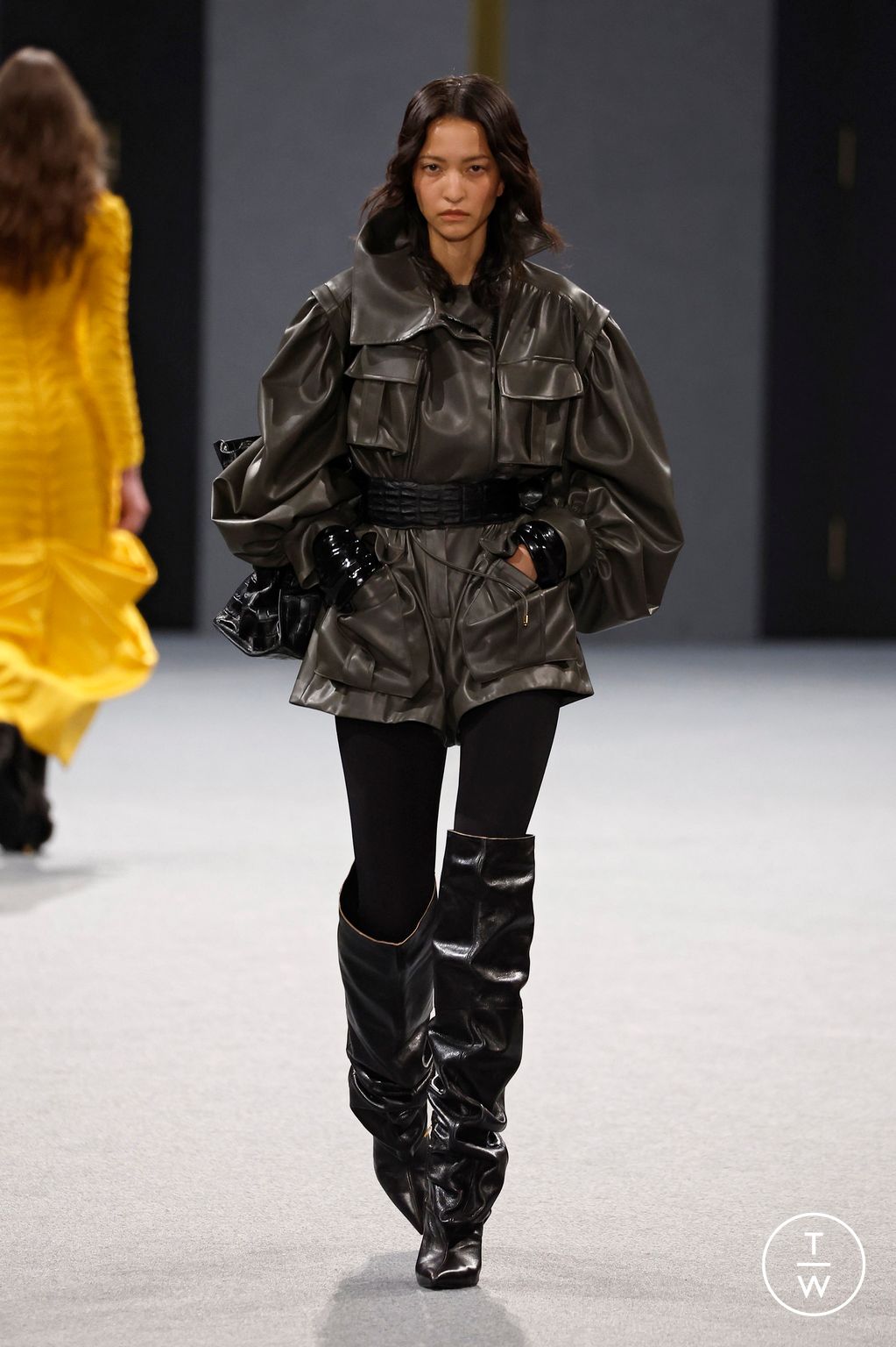 Fashion Week Paris Fall/Winter 2025 look 30 from the Balmain collection womenswear