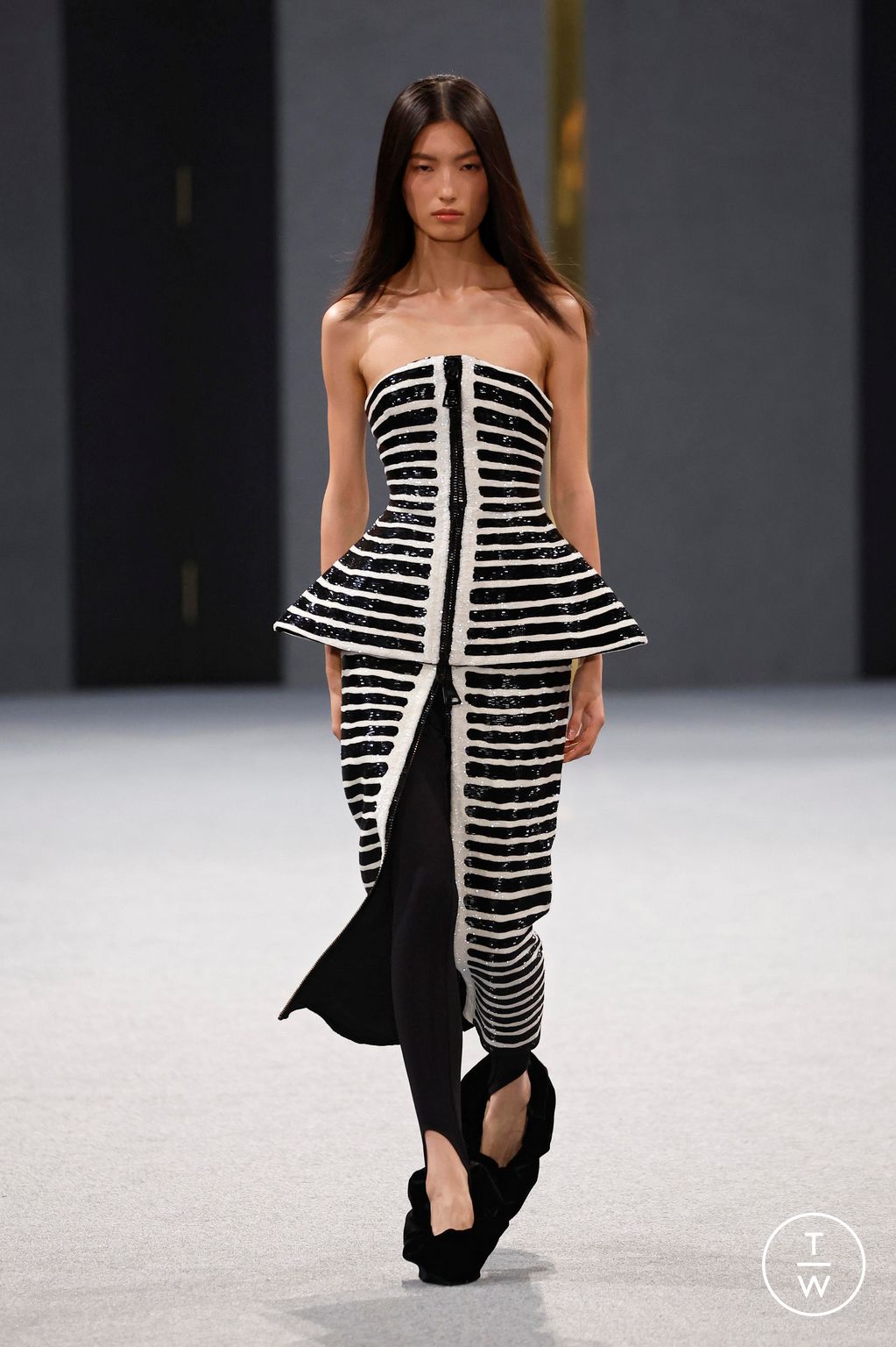 Fashion Week Paris Fall/Winter 2025 look 36 from the Balmain collection womenswear