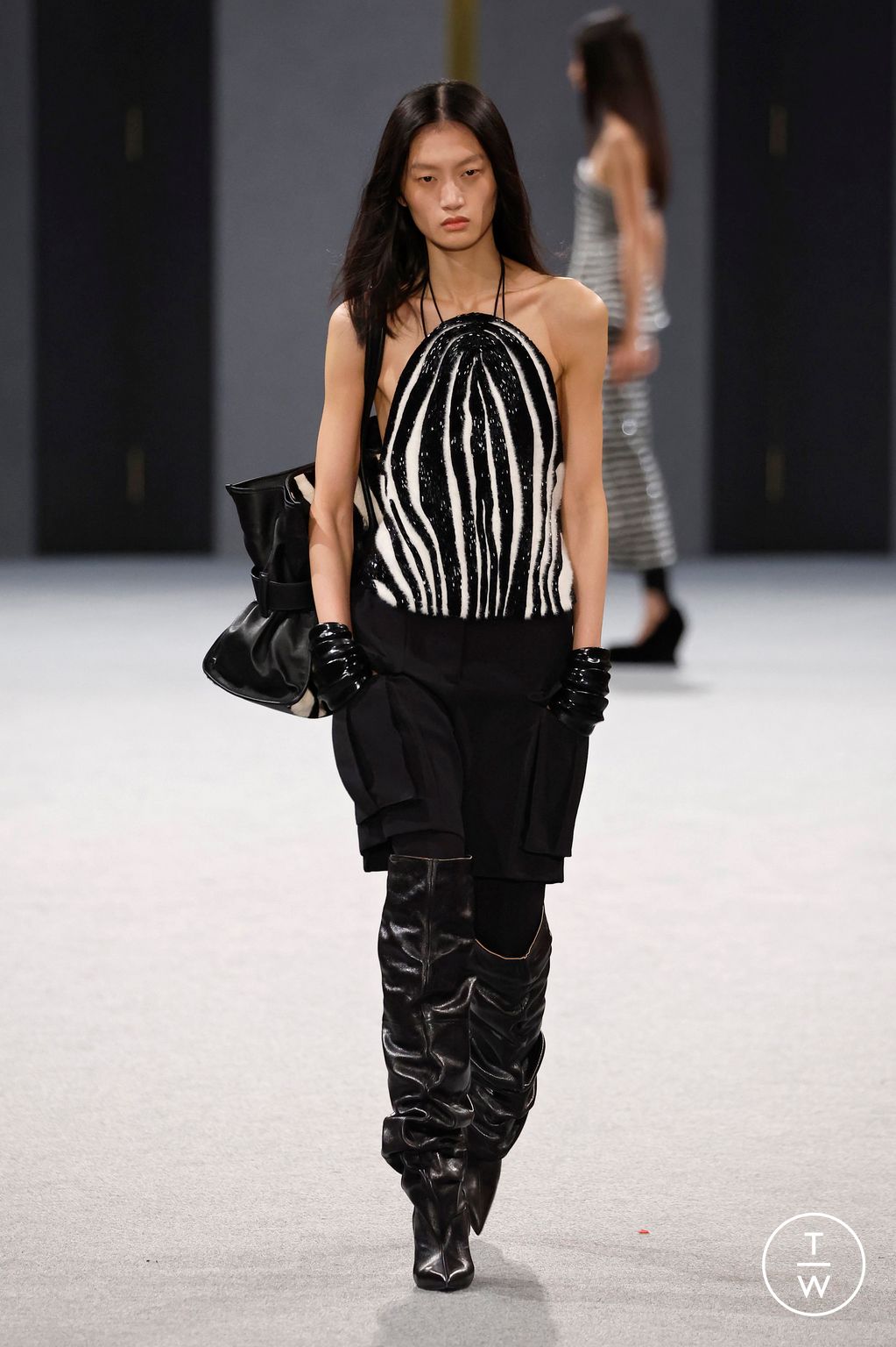 Fashion Week Paris Fall/Winter 2025 look 39 from the Balmain collection womenswear