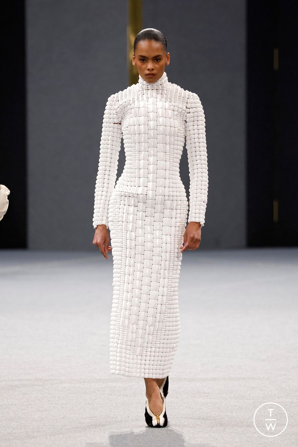 Fashion Week Paris Fall/Winter 2025 look 48 from the Balmain collection womenswear