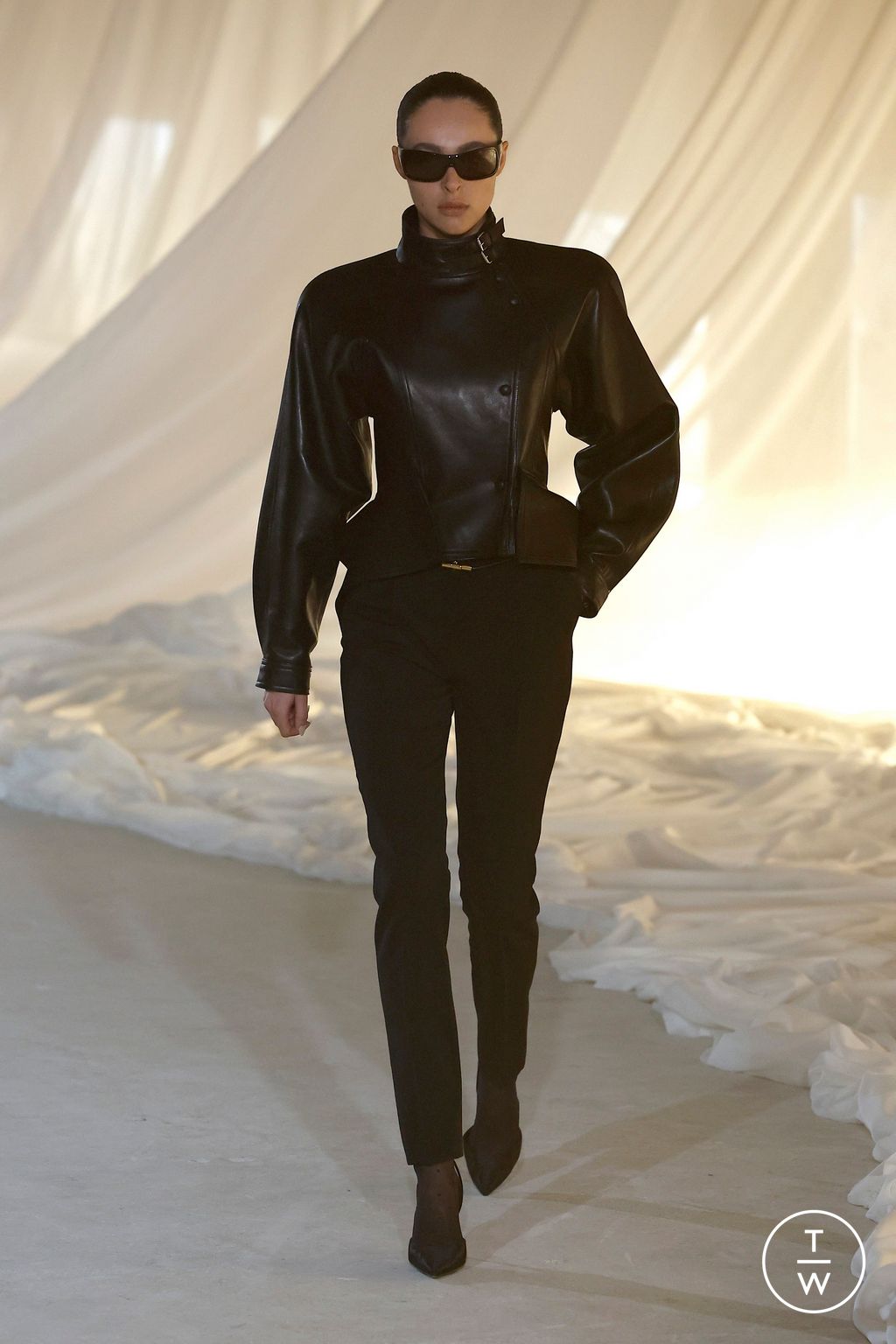Fashion Week Paris Fall/Winter 2026 look 1 from the Balmain collection womenswear