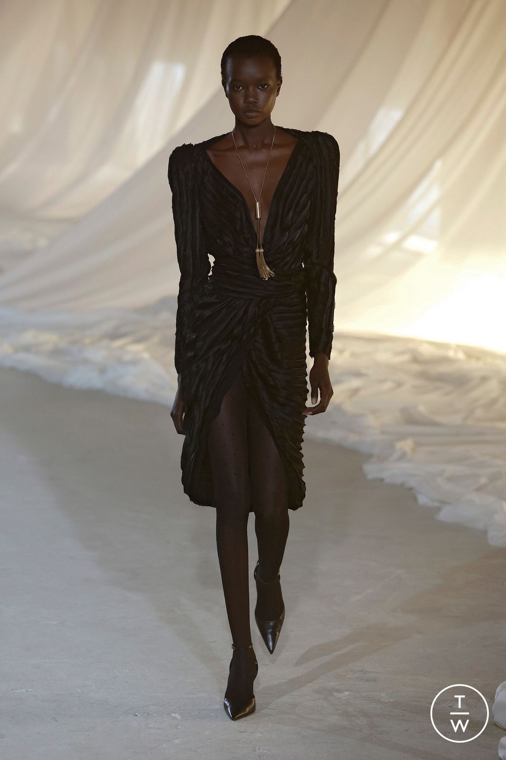 Fashion Week Paris Fall/Winter 2026 look 2 from the Balmain collection 女装