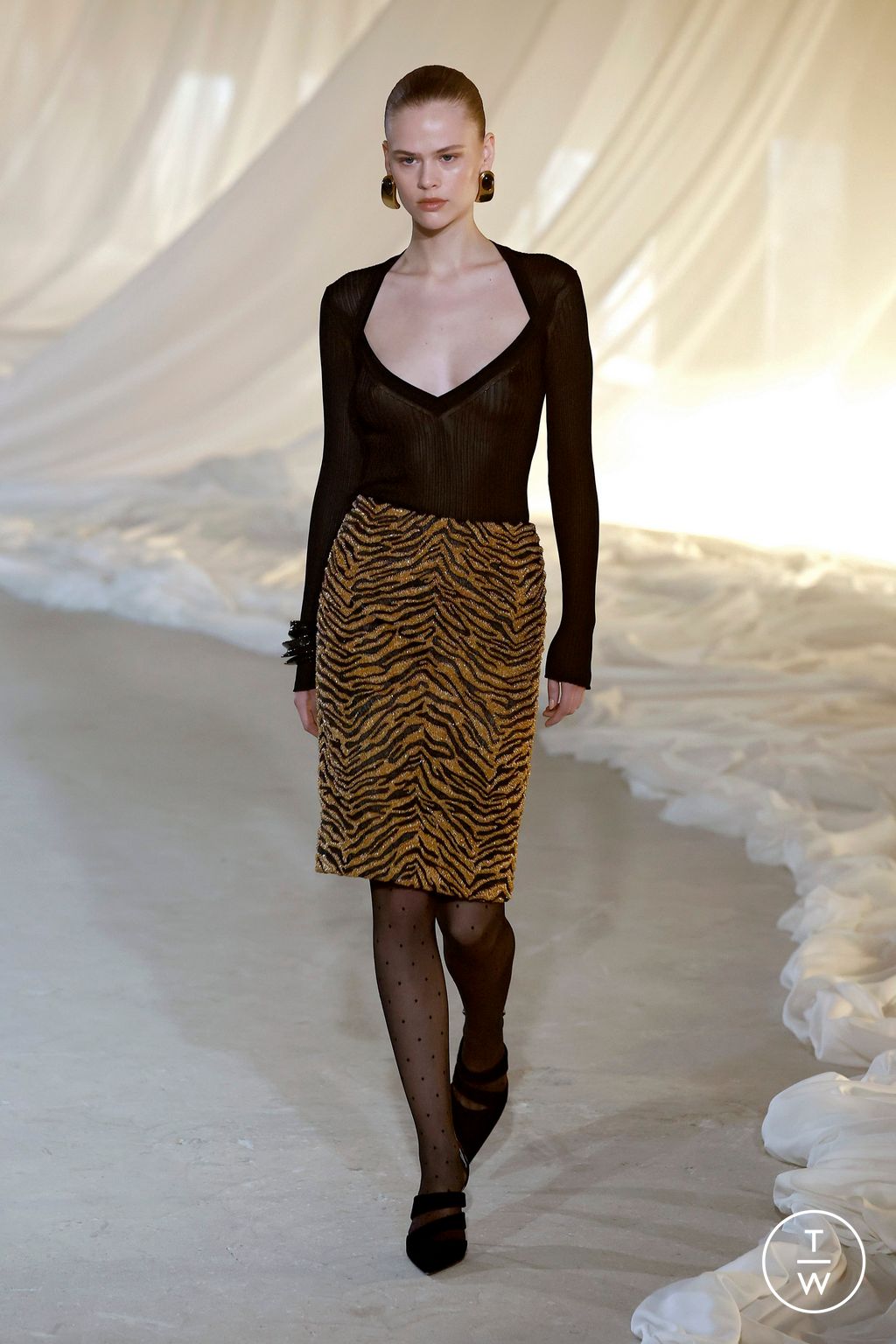 Fashion Week Paris Fall/Winter 2026 look 13 from the Balmain collection 女装