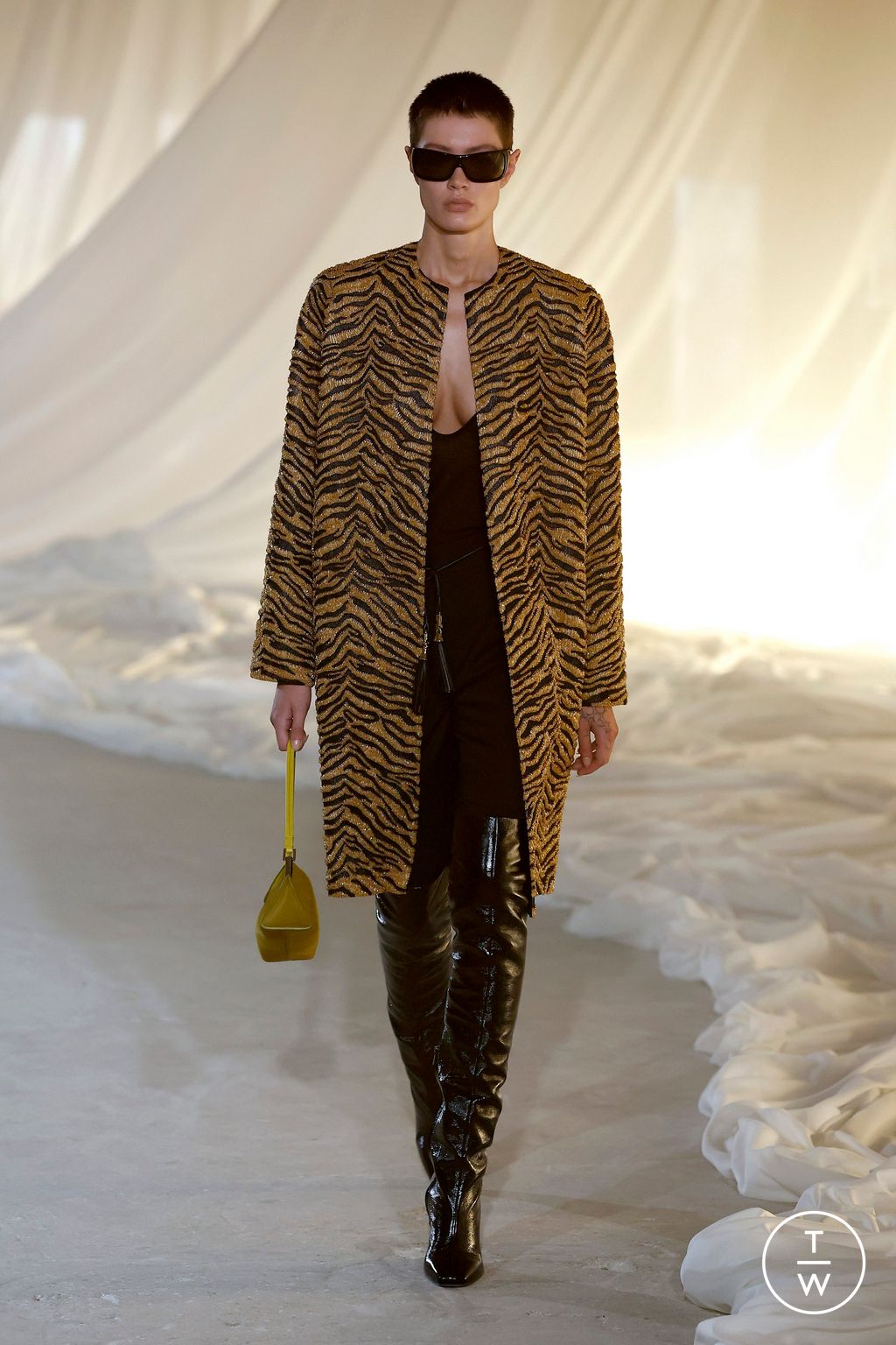 Fashion Week Paris Fall/Winter 2026 look 15 from the Balmain collection womenswear