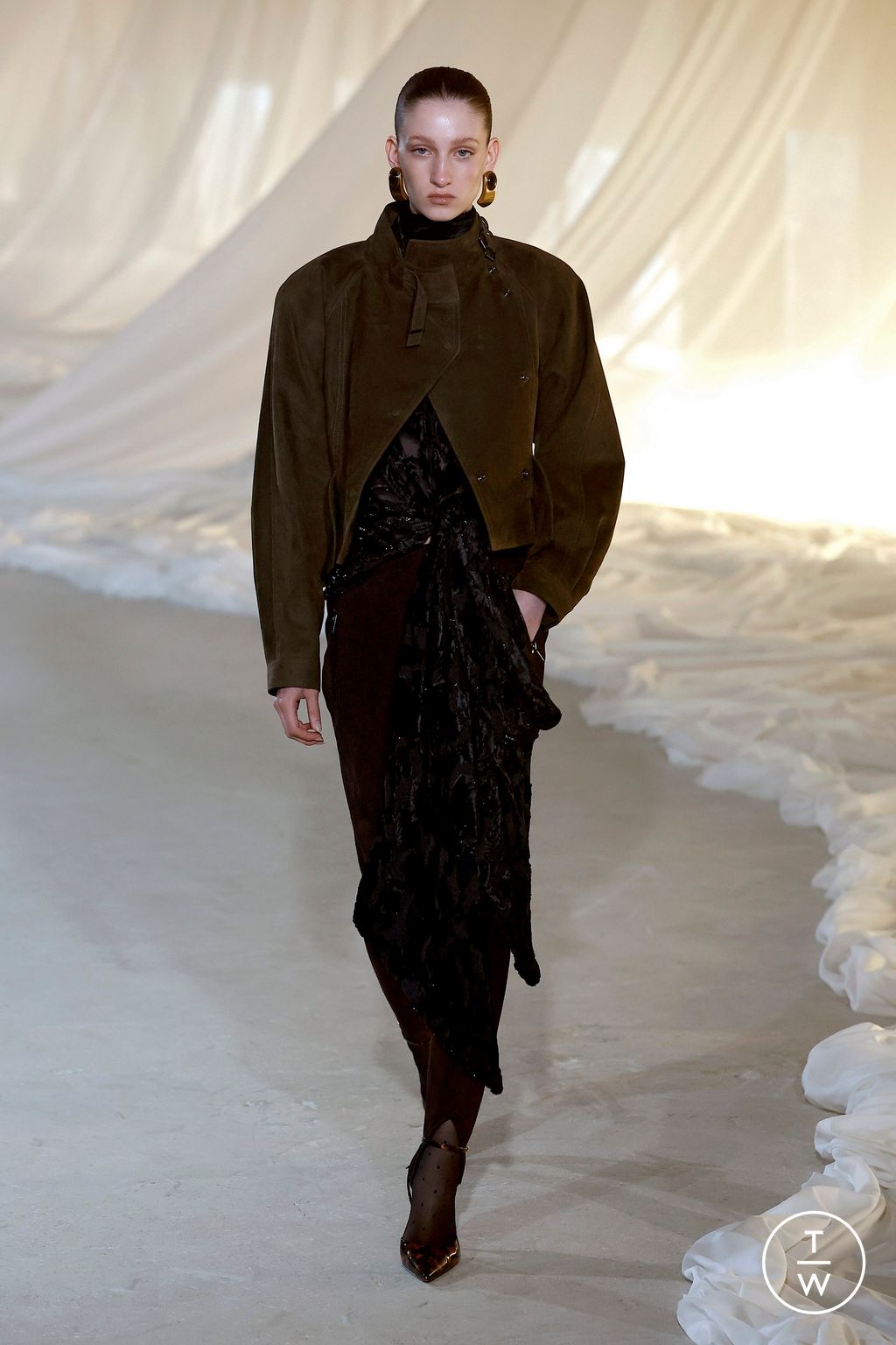 Fashion Week Paris Fall/Winter 2026 look 18 de la collection Balmain womenswear