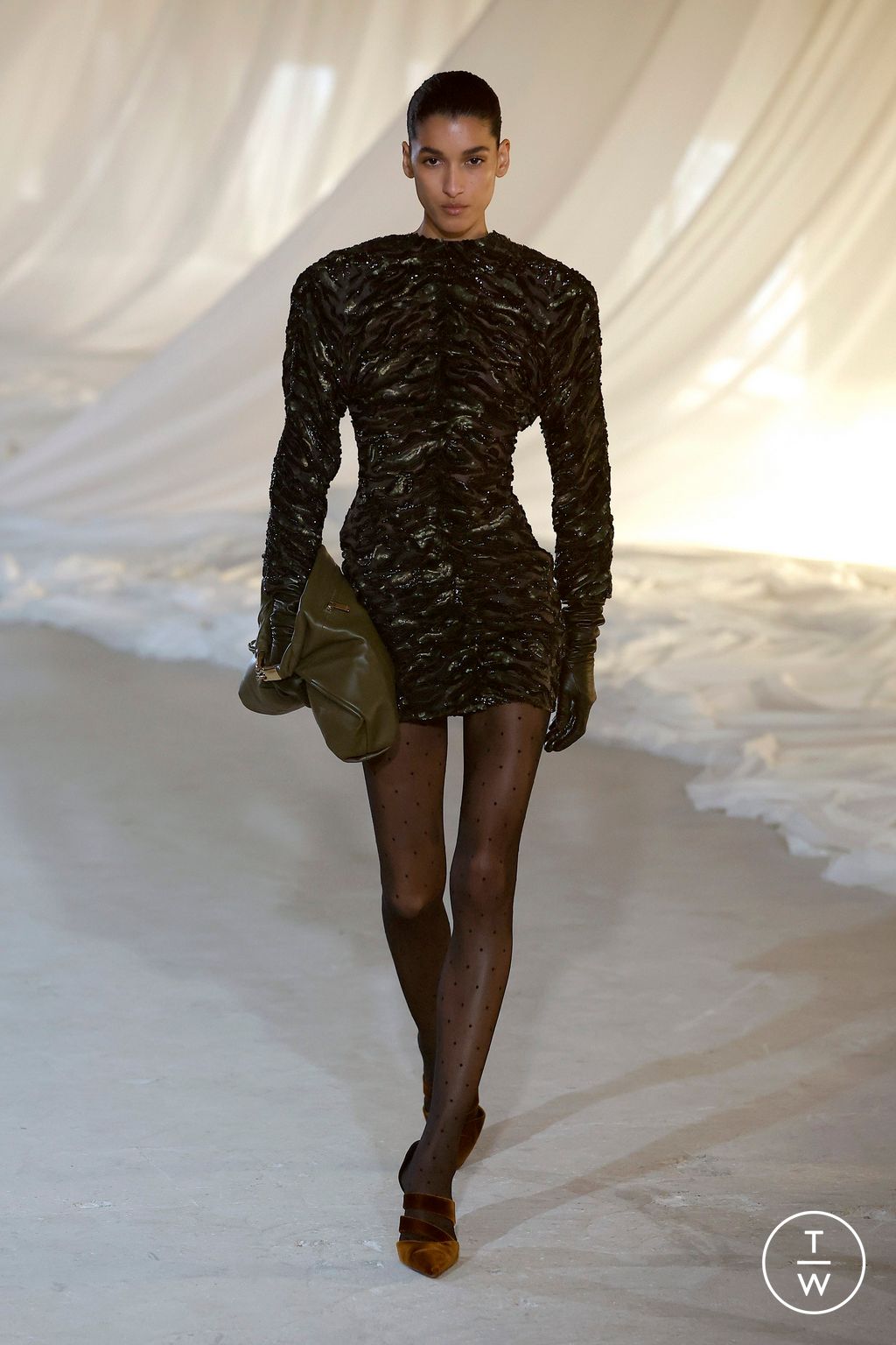 Fashion Week Paris Fall/Winter 2026 look 19 from the Balmain collection womenswear