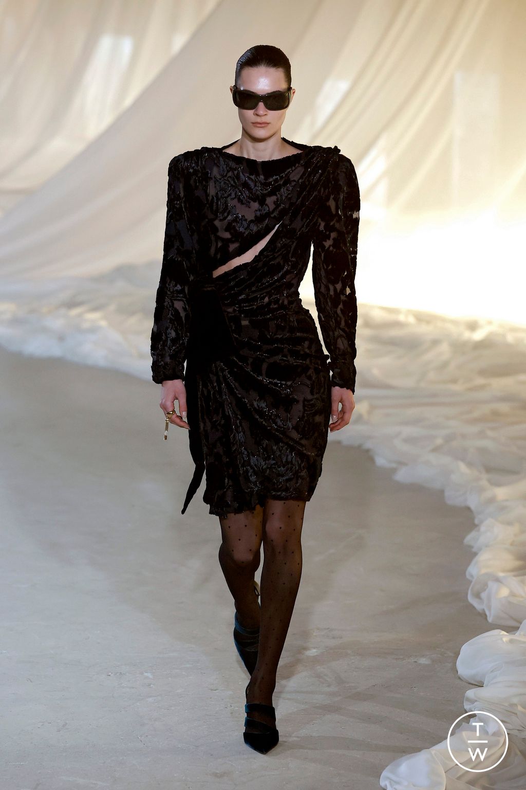 Fashion Week Paris Fall/Winter 2026 look 23 from the Balmain collection womenswear