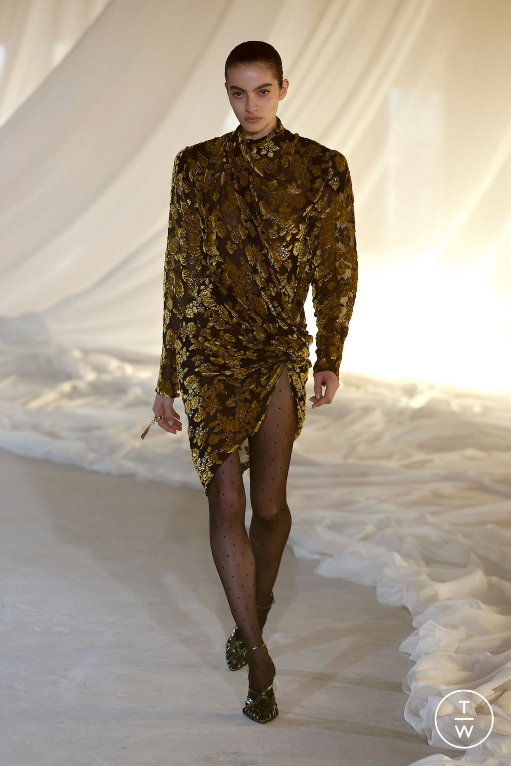 Fashion Week Paris Fall/Winter 2026 look 25 from the Balmain collection 女装